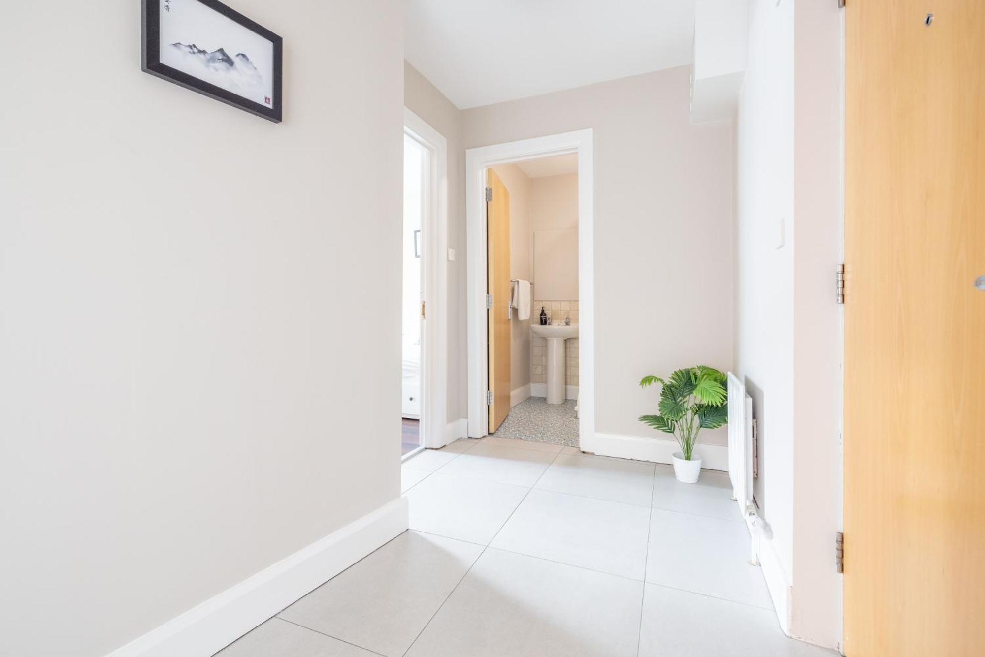 Apartment Quarters- Whitehall Sq