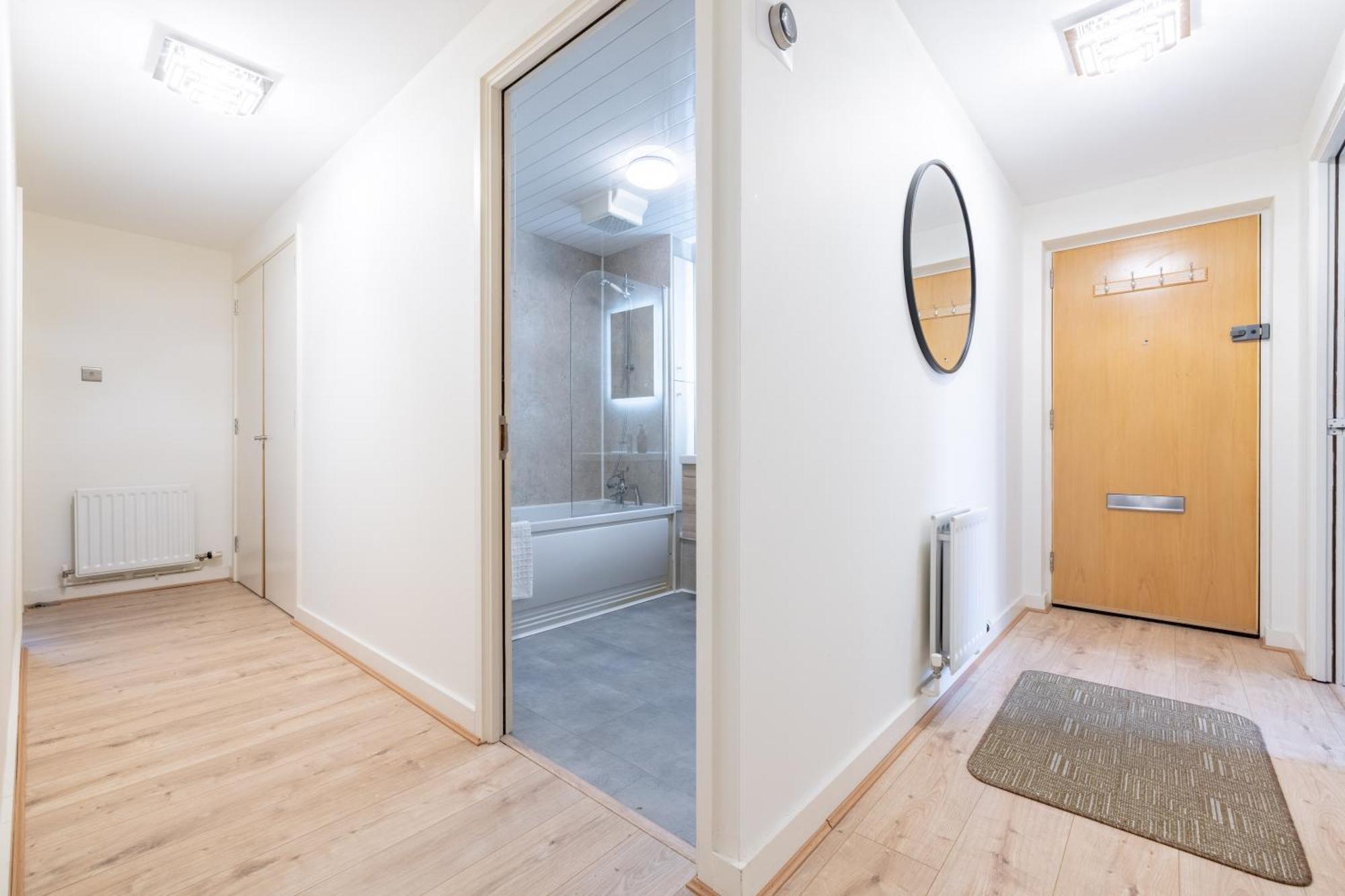 Quarters - Clock Apartment *