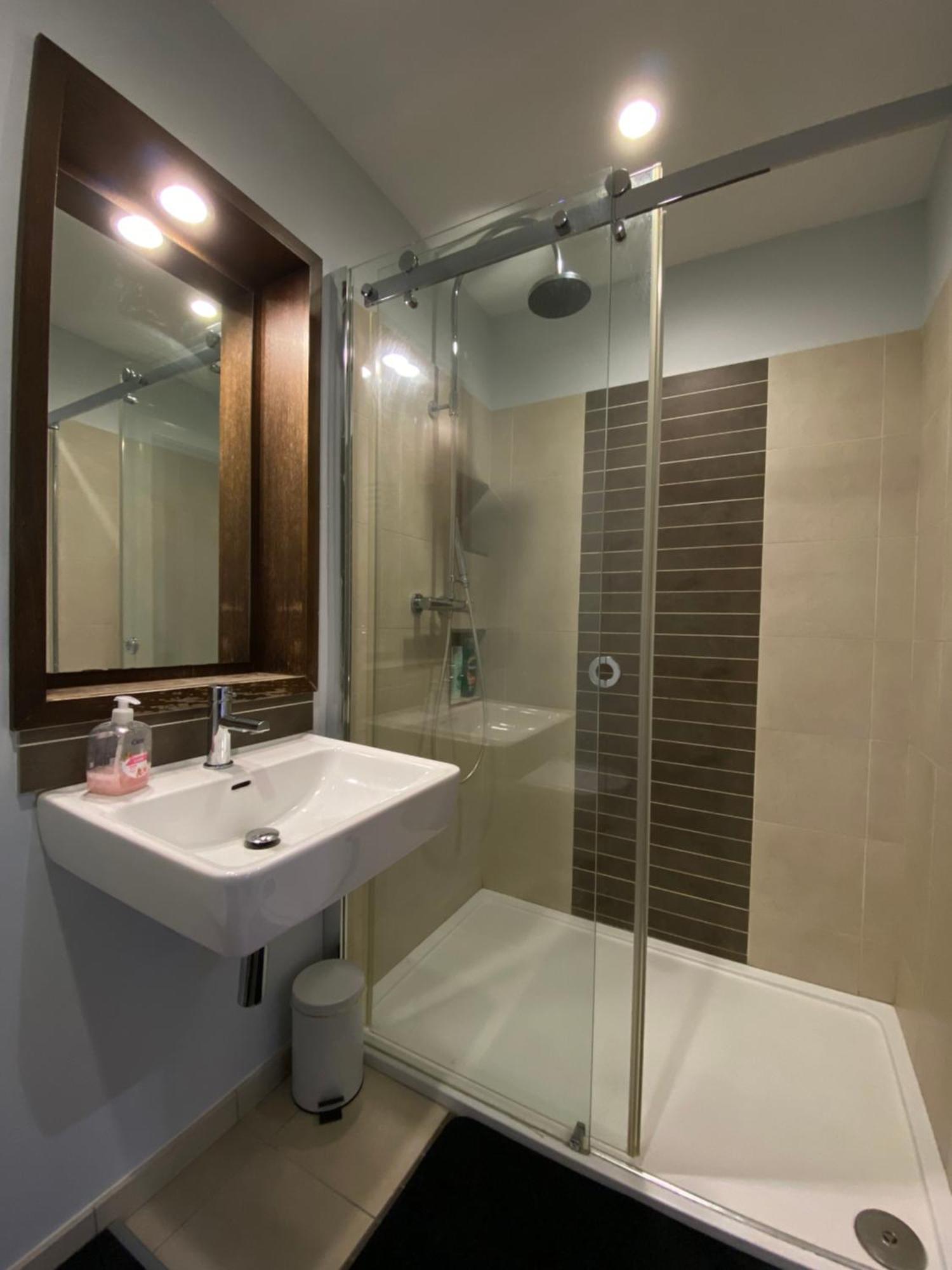 Stylish 1 Bed In Centre Apartment *