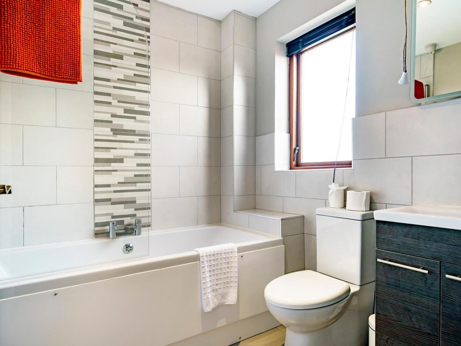 Pass The Keys Beautiful 3-bed Riverside Townhouse W Parking *