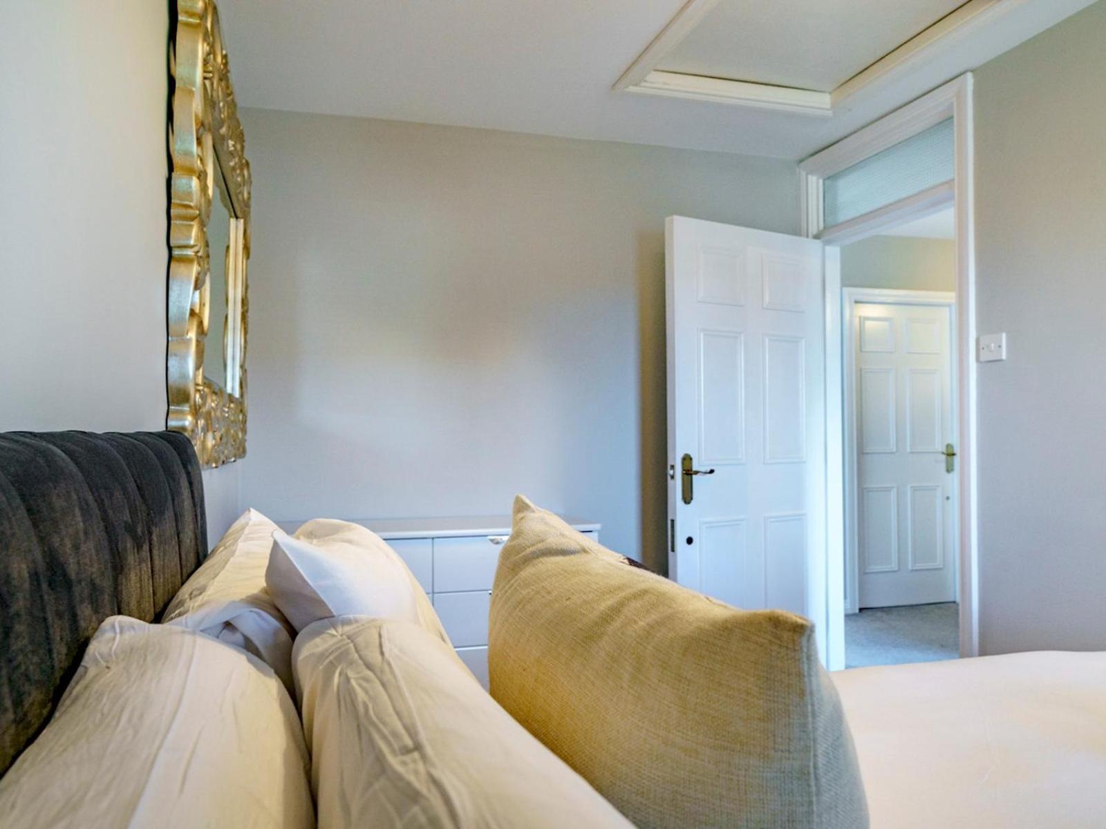 Pass The Keys Beautiful 3-bed Riverside Townhouse W Parking