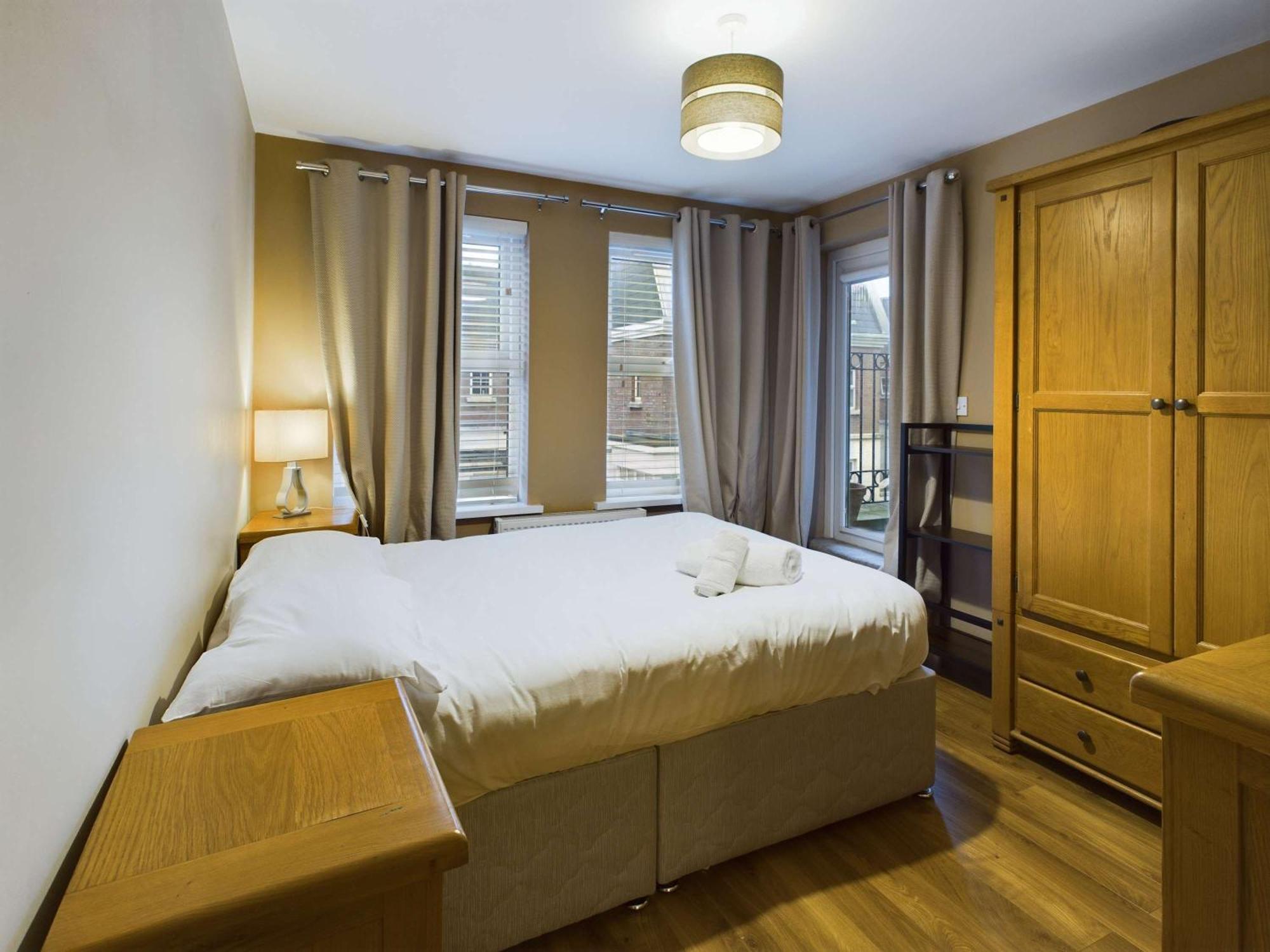 Apartment Free Parking - Stunning 2 Bedroom