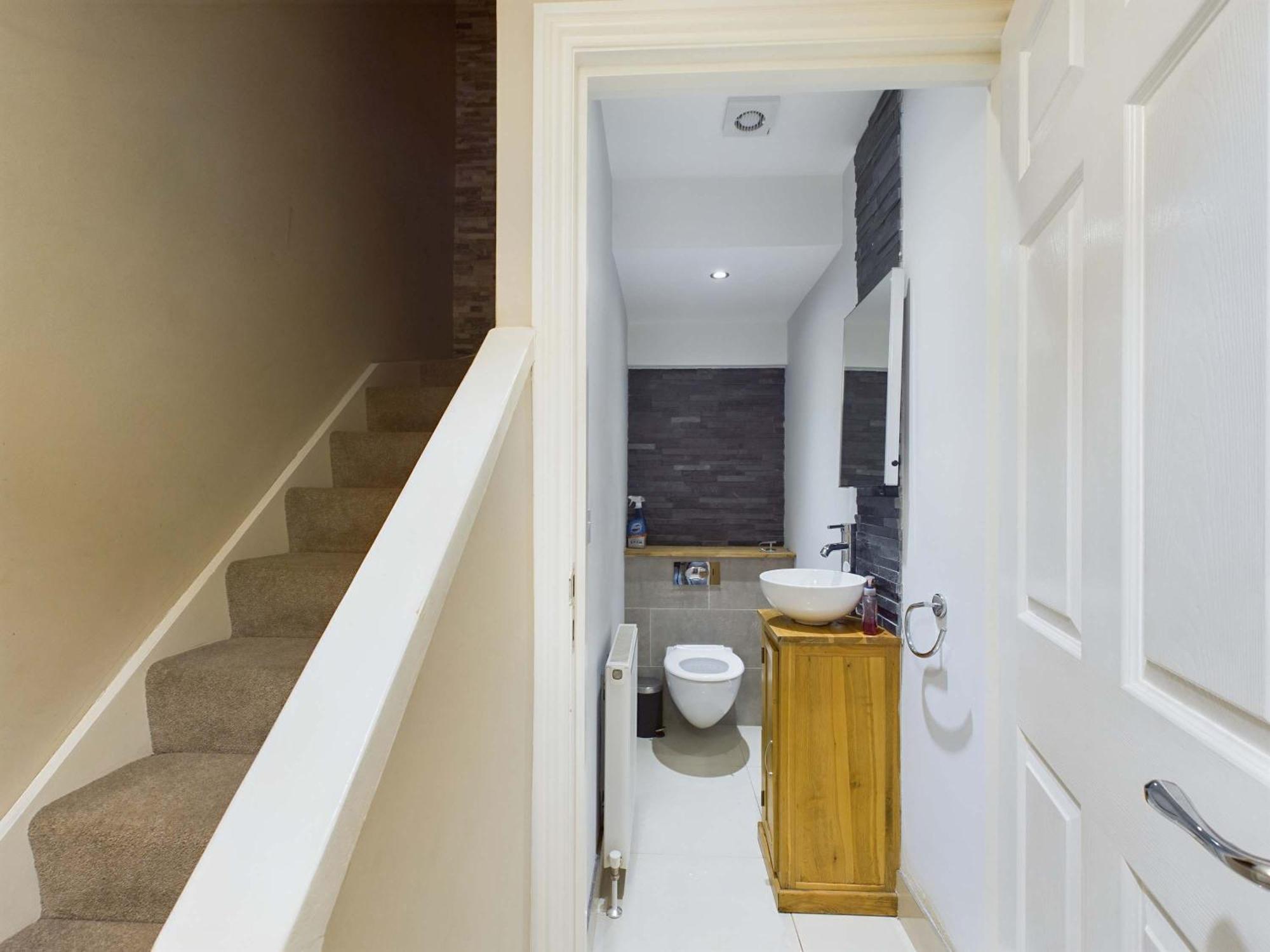 Free Parking - Stunning 2 Bedroom Apartment