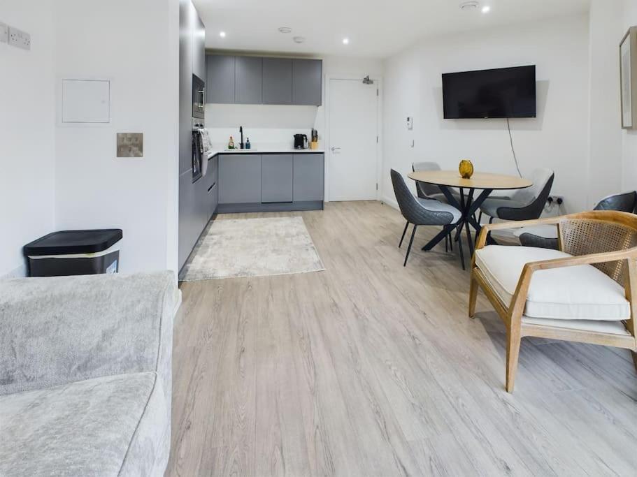 Contemporary 1 Bed, Centre * Belfast