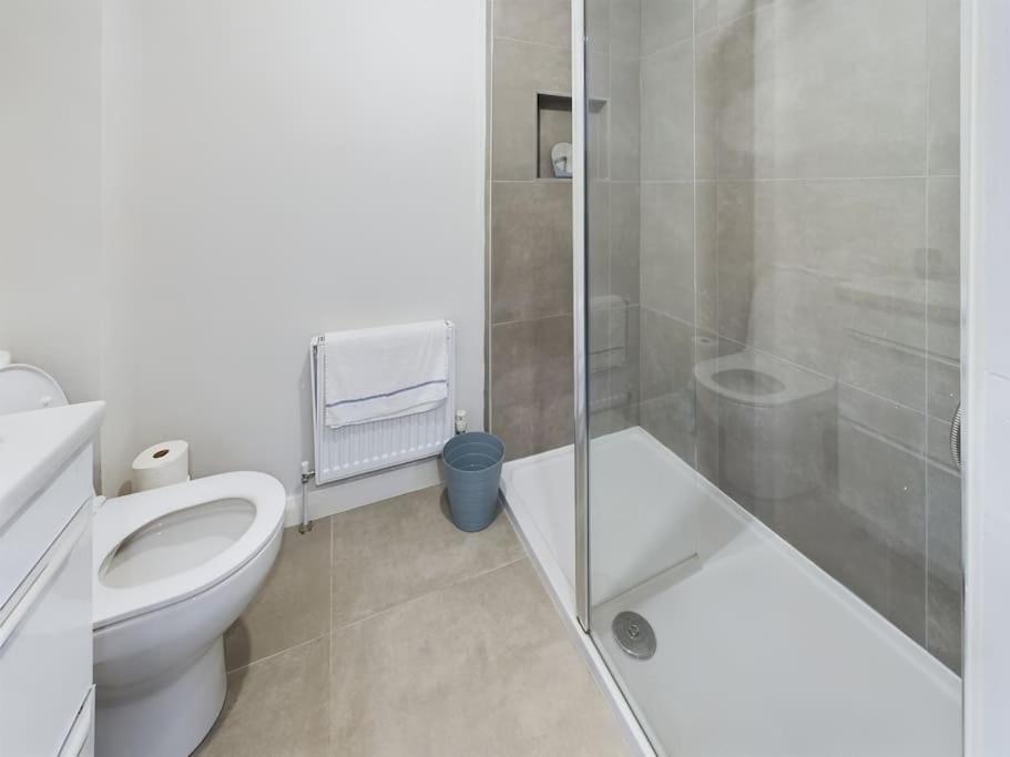 Apartment 1 Bed 1 Mile From Centre *