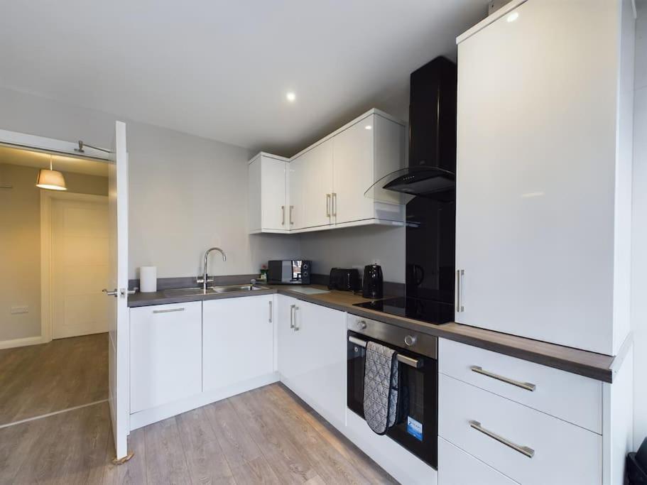 1 Bed 1 Mile From Centre