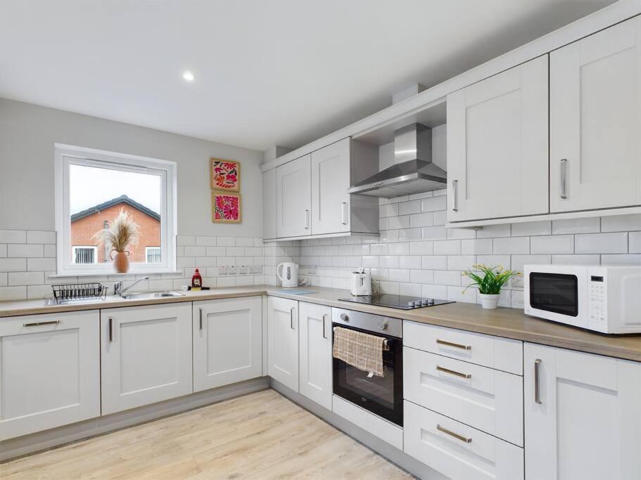 Apartment 2 Bedroom Cozy Unit In