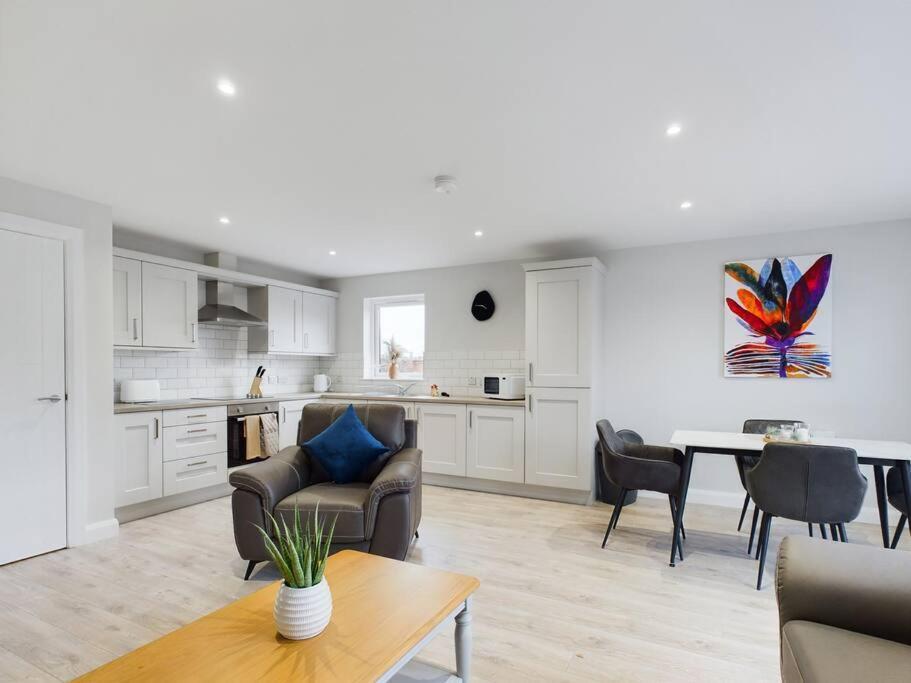 Sleek 2-bedroom In
