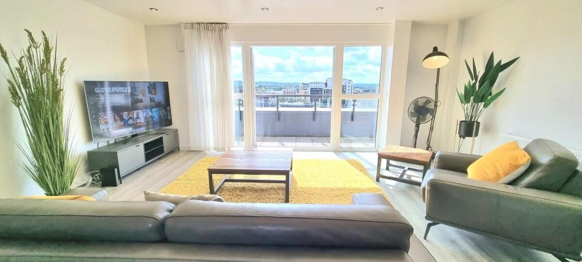 Sandford Penthouse Apartment *