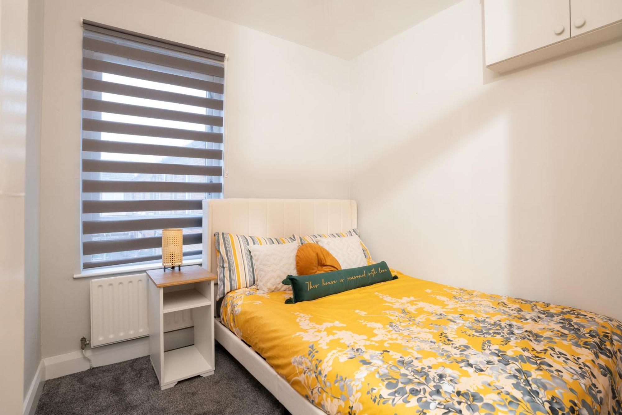 Centre 2 Bed Hidden Gem Free Parking Apartment