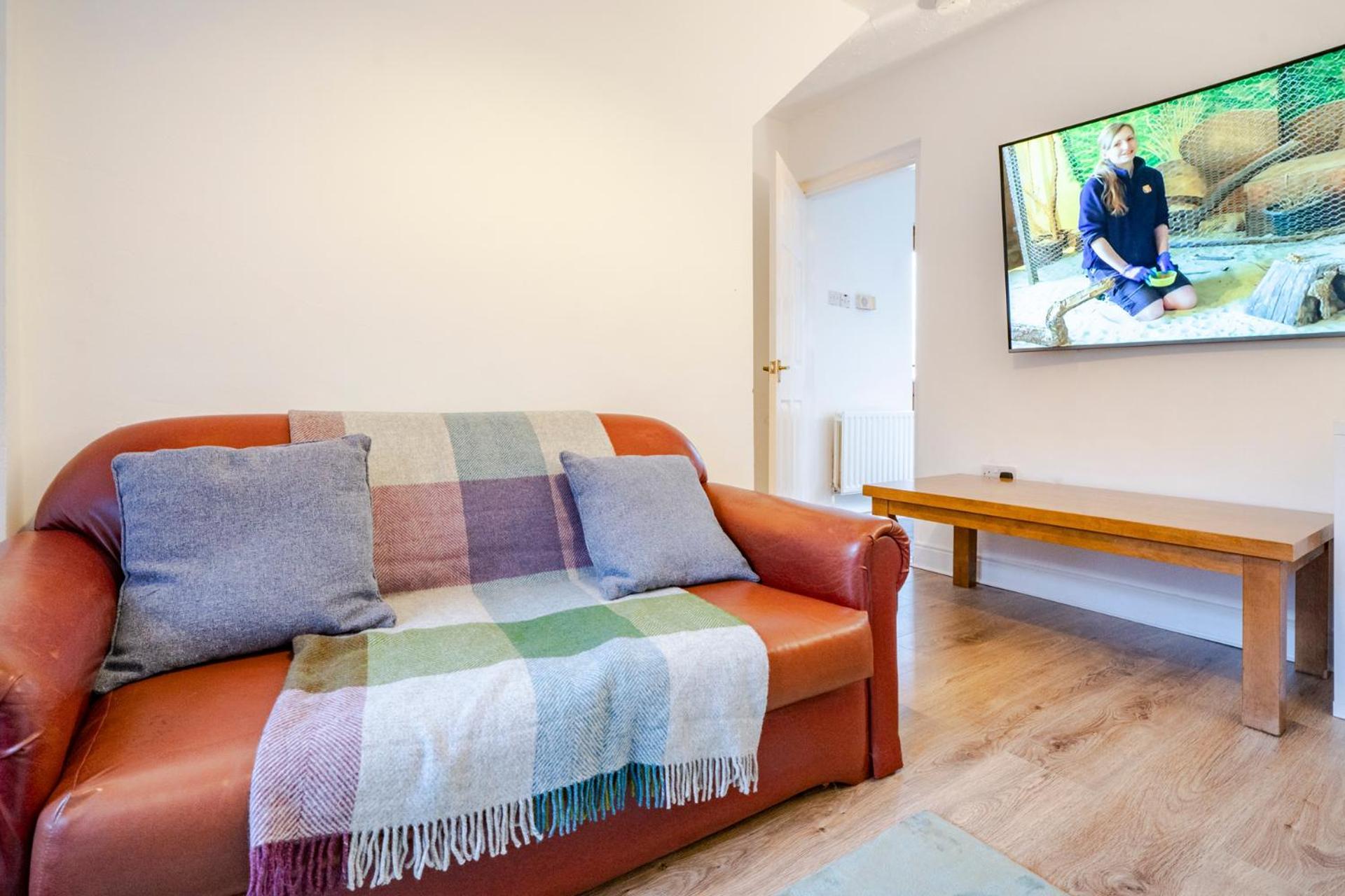 Modern 3 Bedroom House Close To Ferry And Centre Belfast