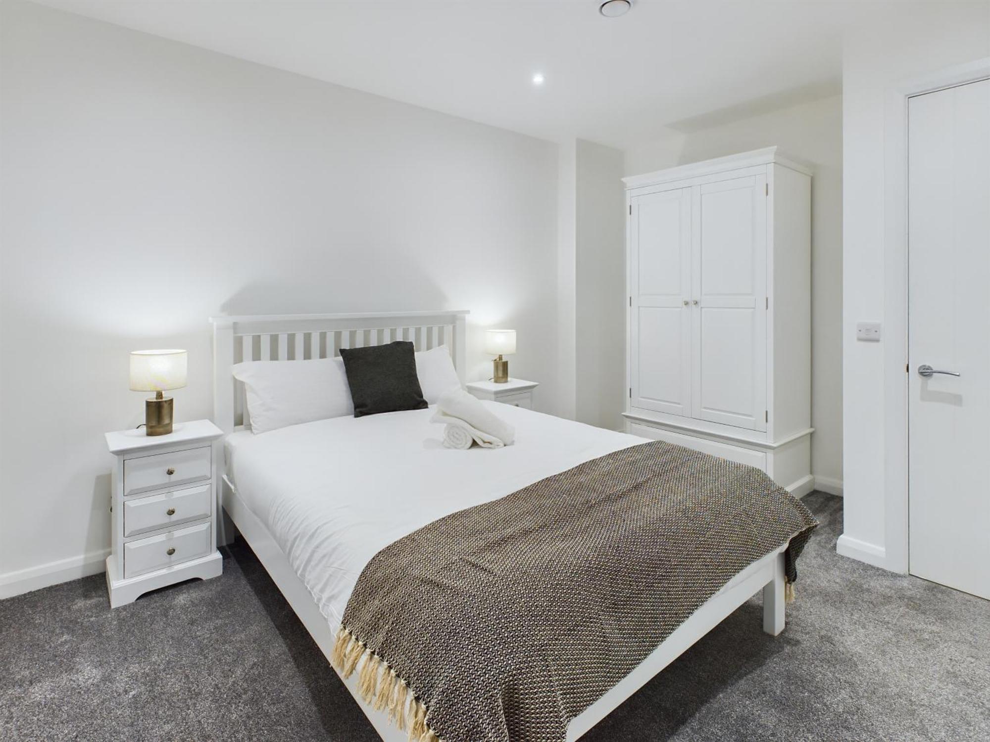 Stunning Modern 1 Bed Apartment *