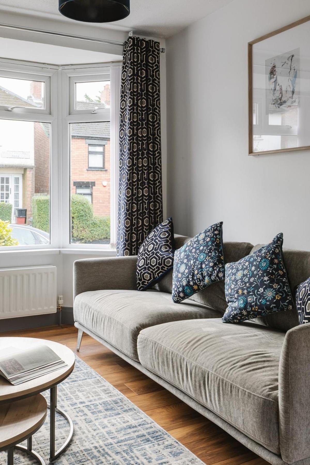 Apartment Luxurious 3 Bedroom In Belfasts Trendy Lisburn Road Sleeps 6 Modern & Spacious *