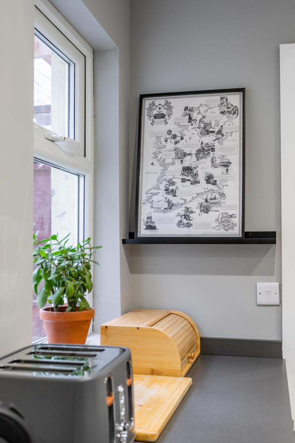 New! Chic And Spacious Townhouse * Belfast