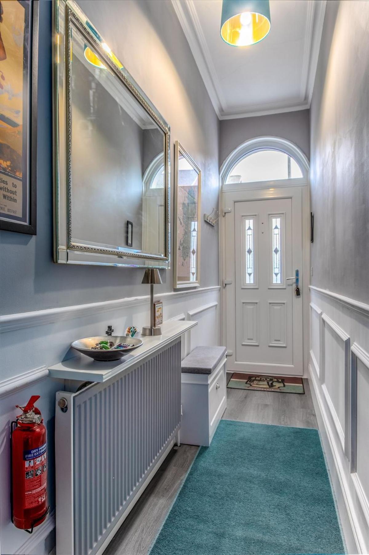 New! Chic And Spacious Townhouse *