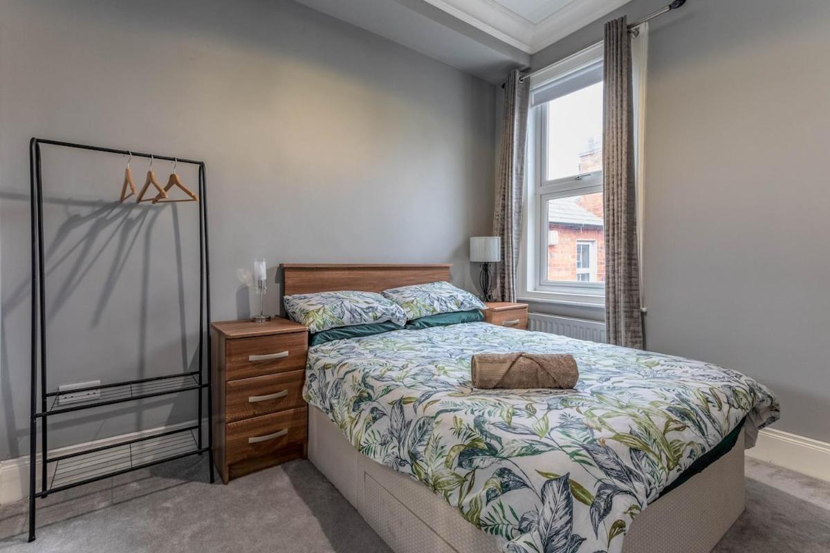 New! Chic And Spacious Townhouse Apartment *
