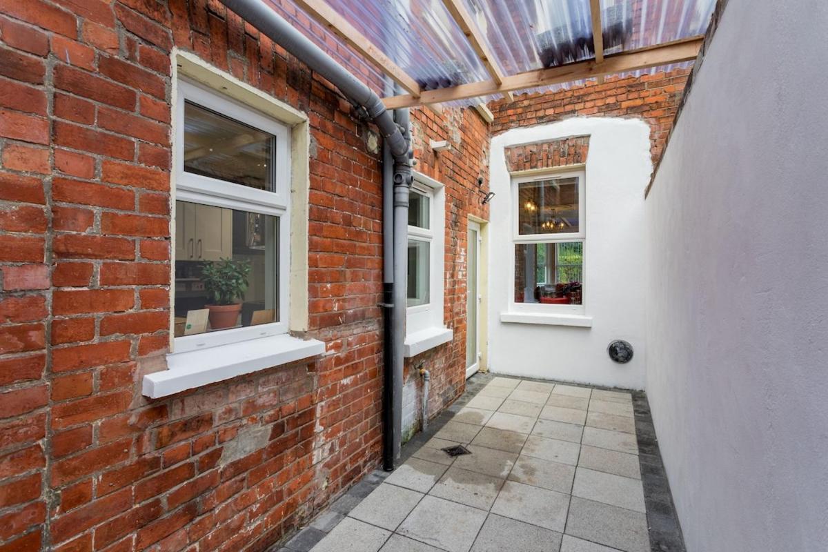 New! Chic And Spacious Townhouse Apartment Belfast