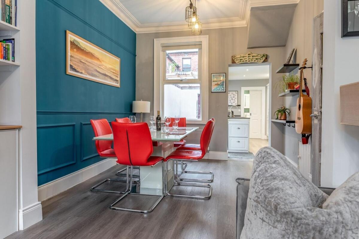 New! Chic And Spacious Townhouse *