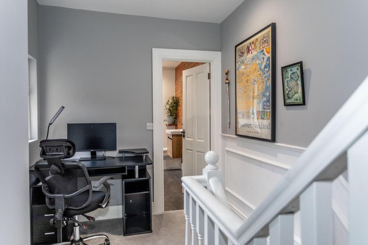 New! Chic And Spacious Townhouse Apartment *
