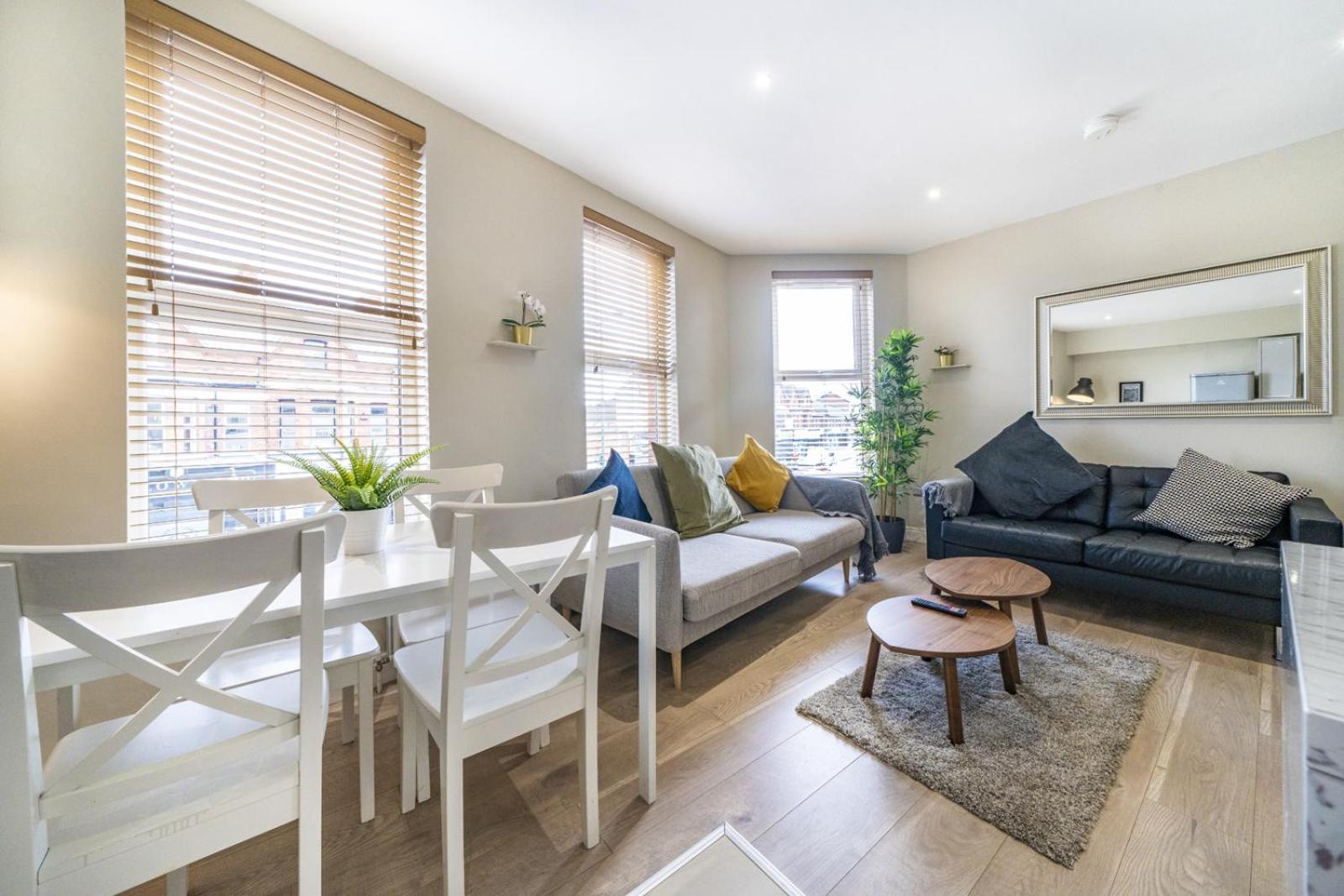 Apartment The Woodstock - 2 Bd Mod Duplex Ap - Gold Short Term