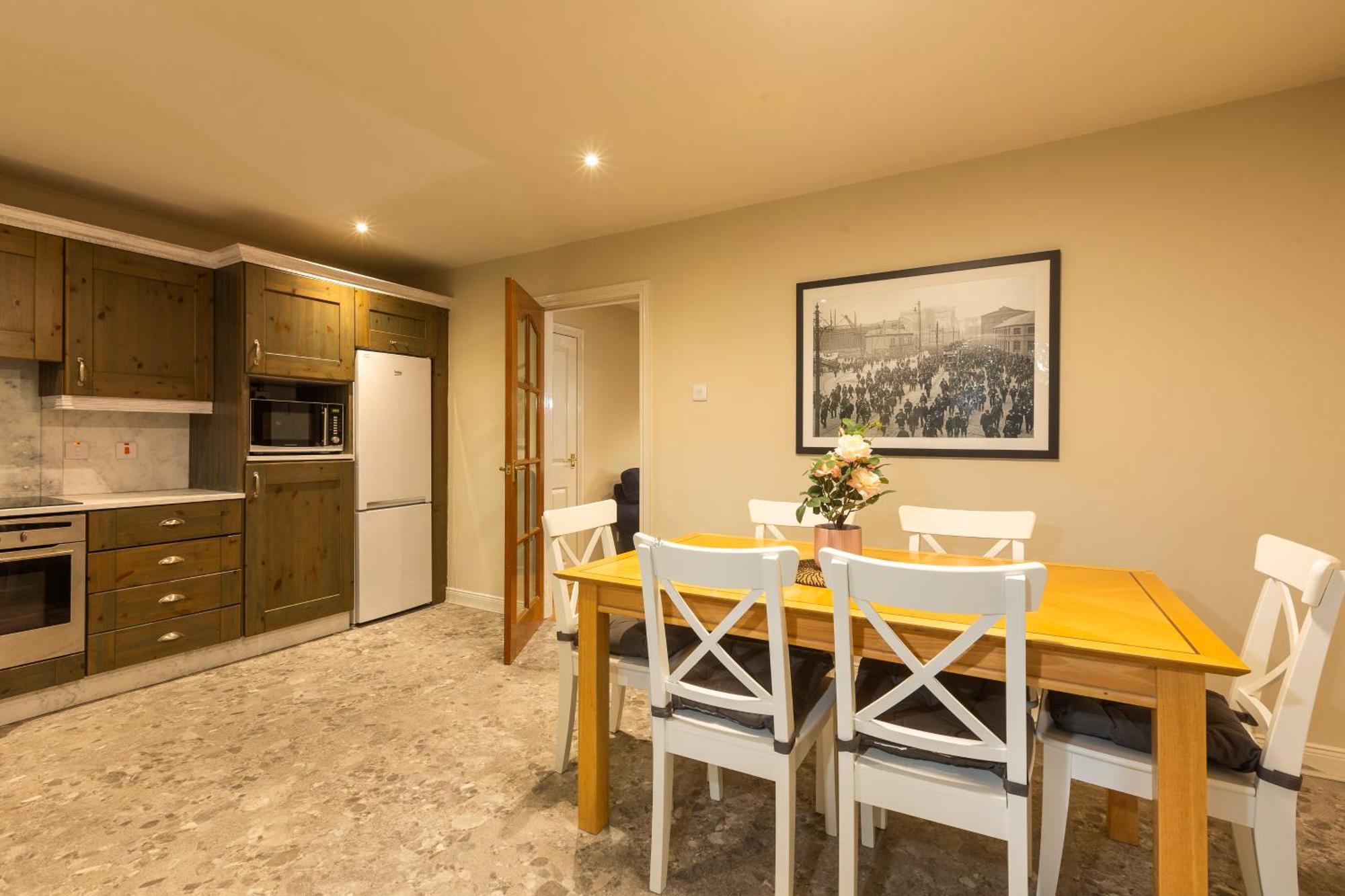 The Annadale - Luxury 3 Bd House - Gold Short Term *