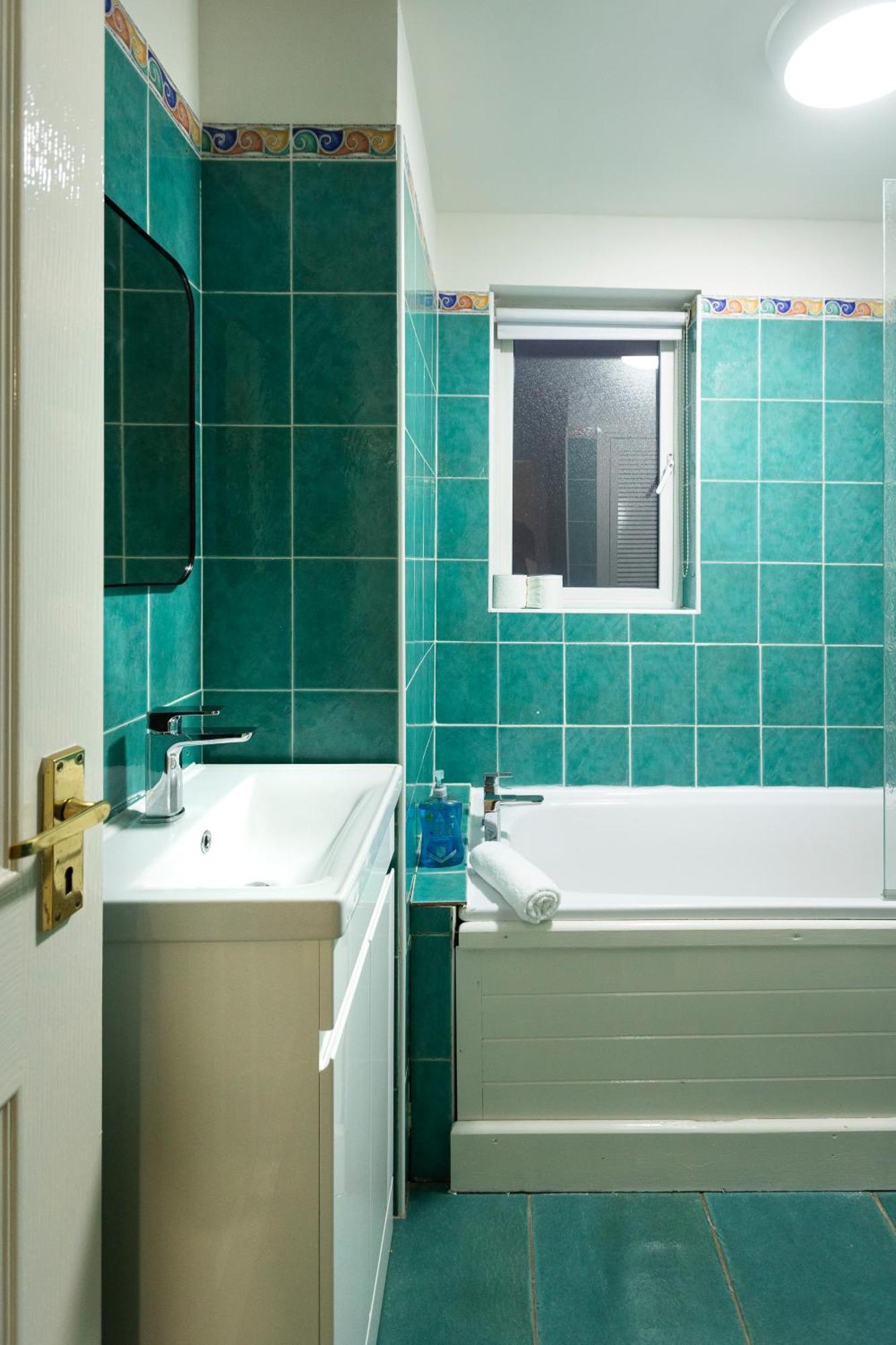 The Annadale - Luxury 3 Bd House - Gold Short Term *