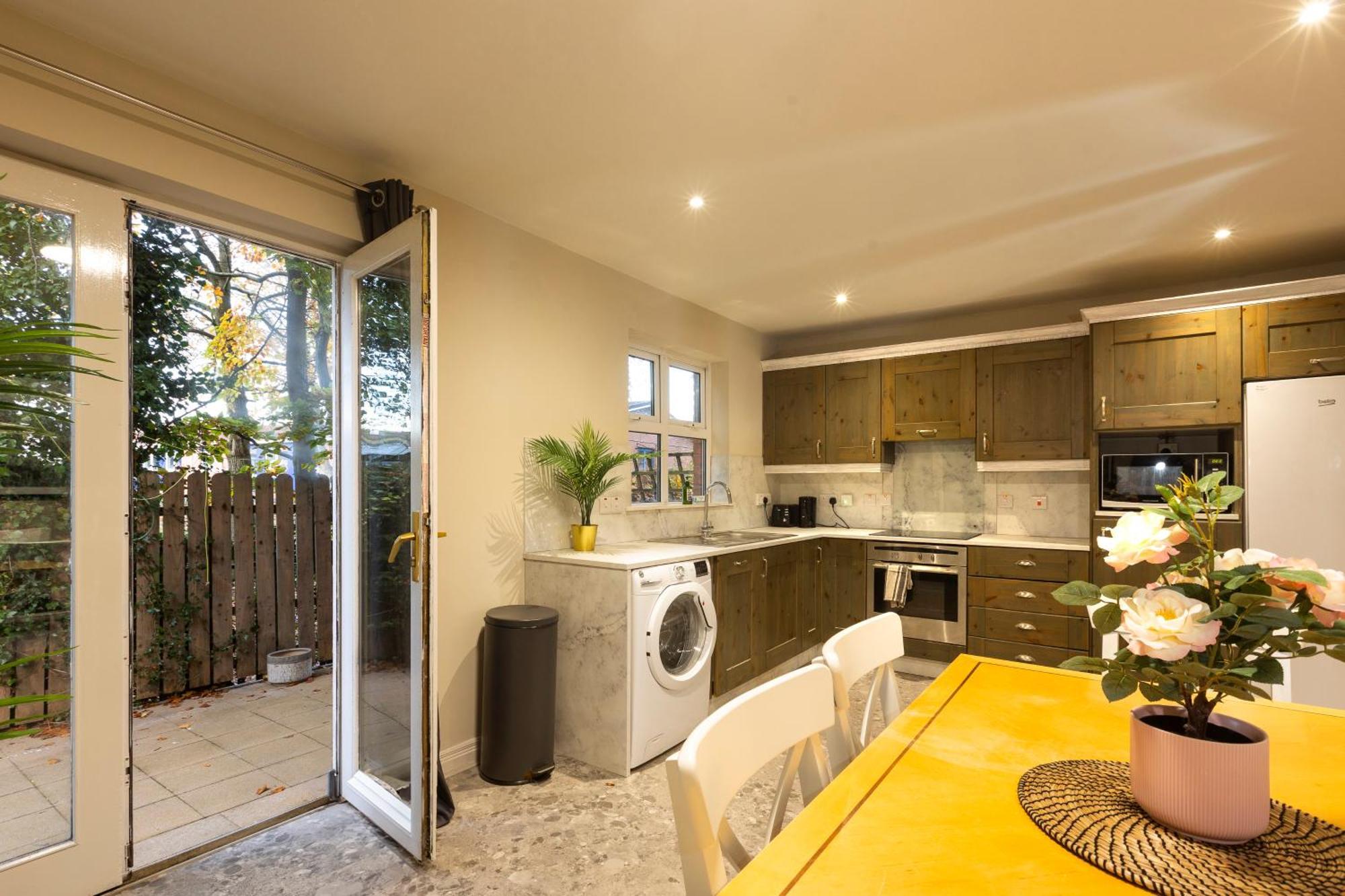 The Annadale - Luxury 3 Bd House - Gold Short Term Holiday home