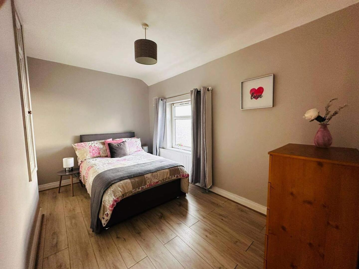 Gaeltacht Quarter - 2 Beds - Sleeps 4 *