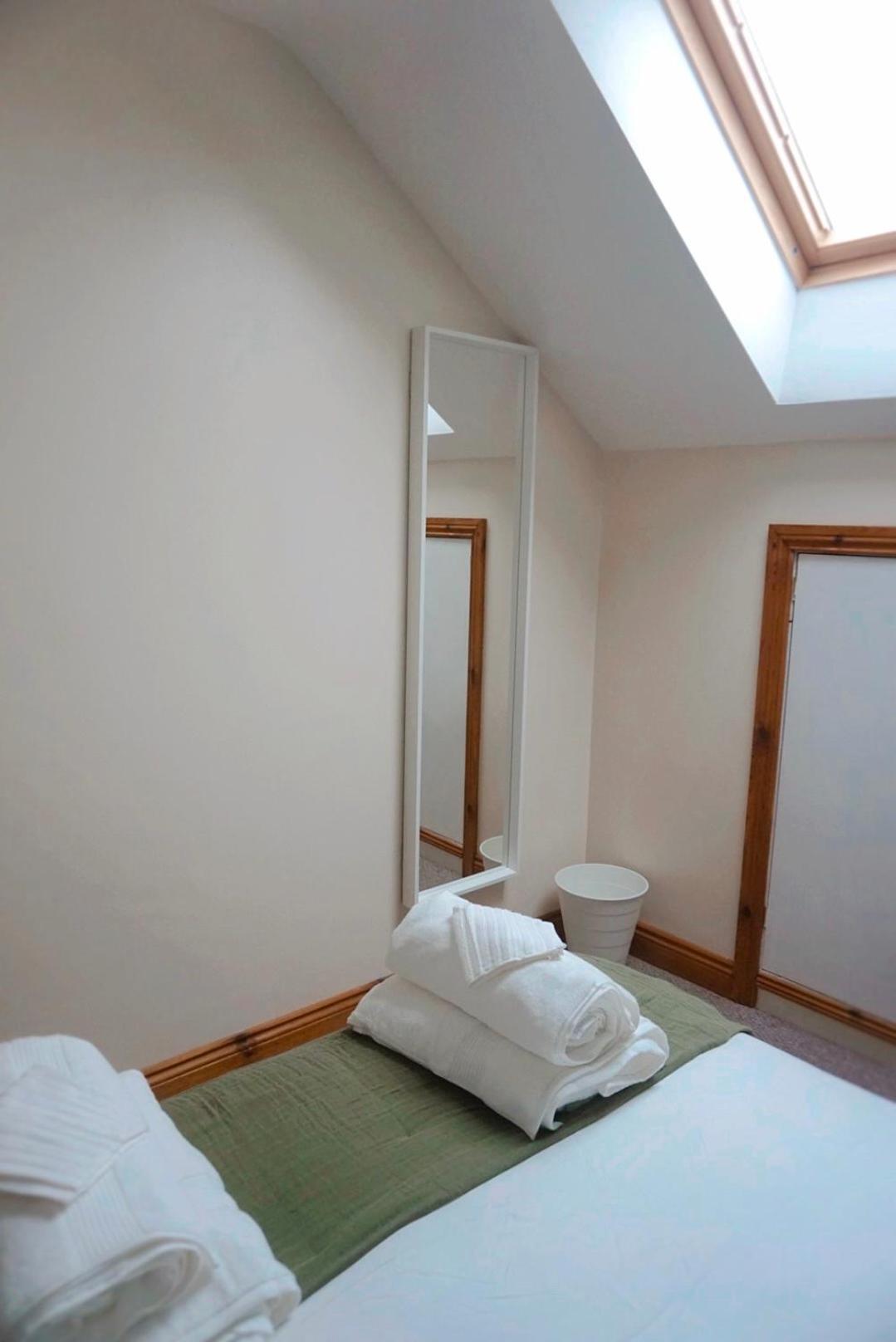 Apartment Laxey Place Maisonette East -private Parking, Transport Links *