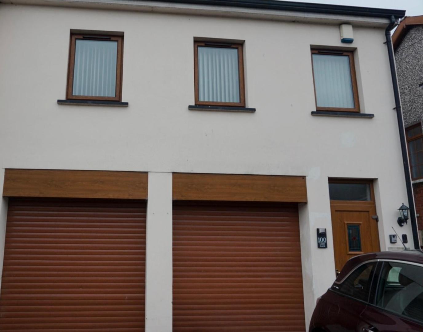 Laxey Place Maisonette East -private Parking, Transport Links *