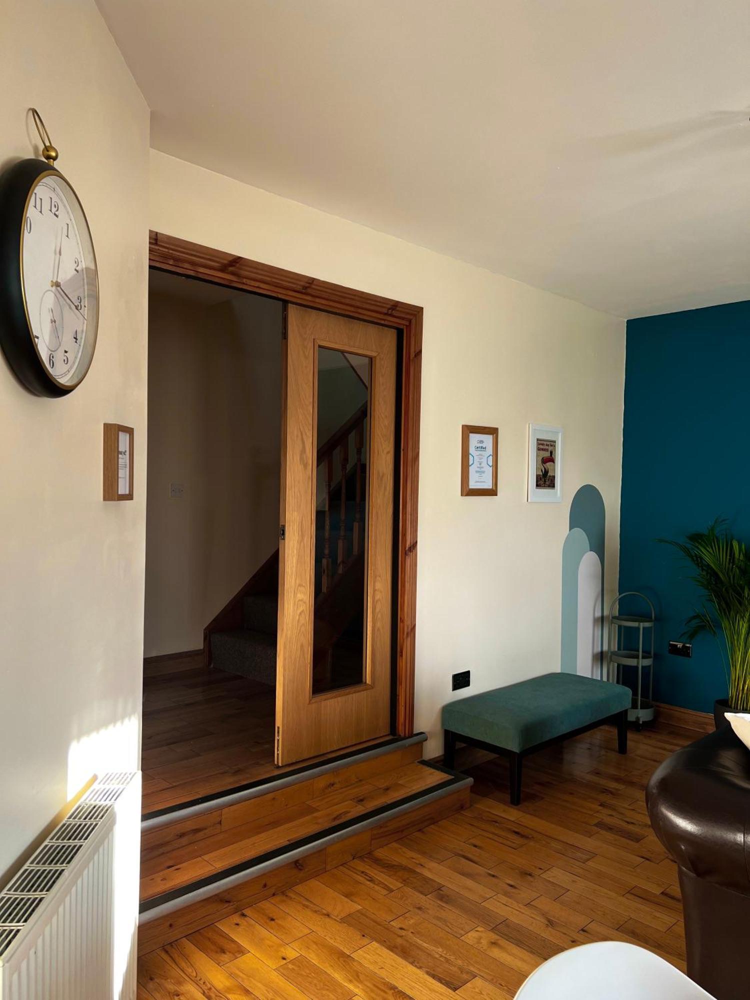 Laxey Place Maisonette East -private Parking, Transport Links Apartment Belfast