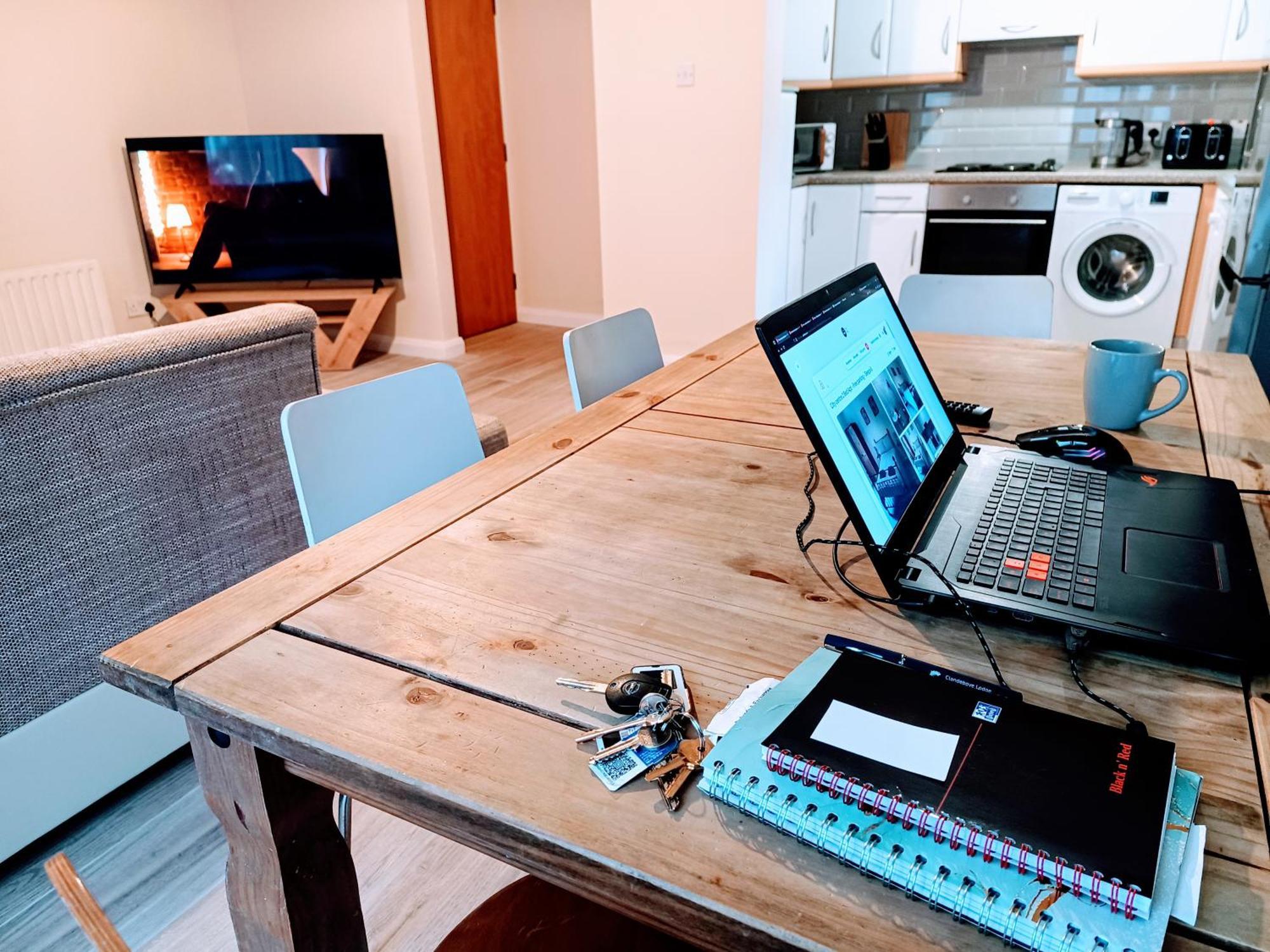 Centre Modern Ground Floor - Free Parking - Sleeps 6 Apartment Belfast