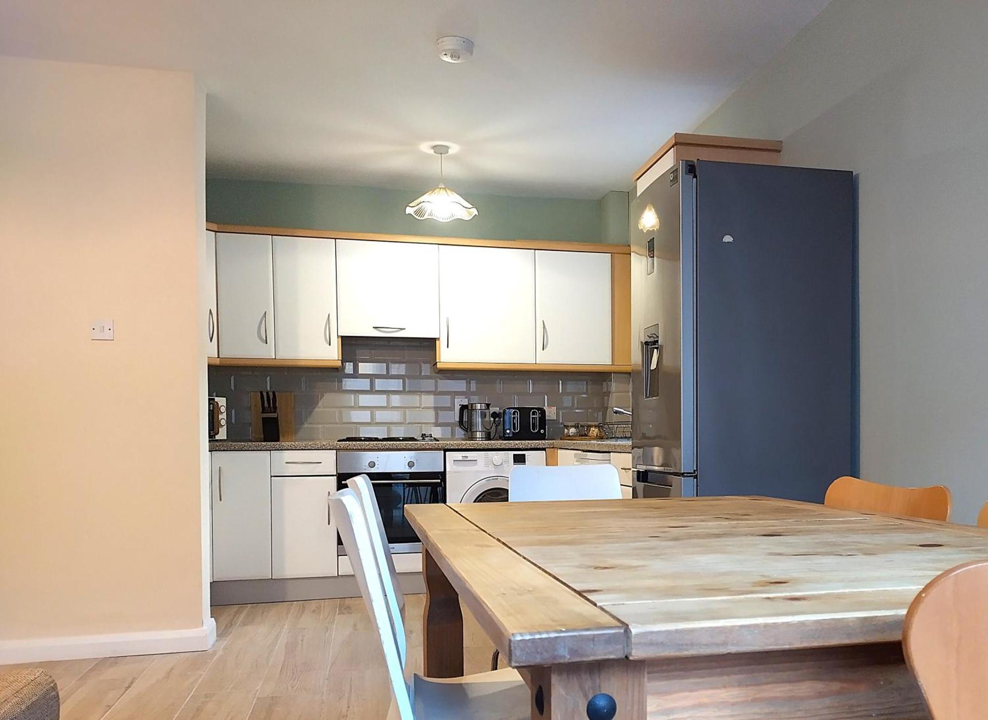 Centre Modern Ground Floor - Free Parking - Sleeps 6 Apartment