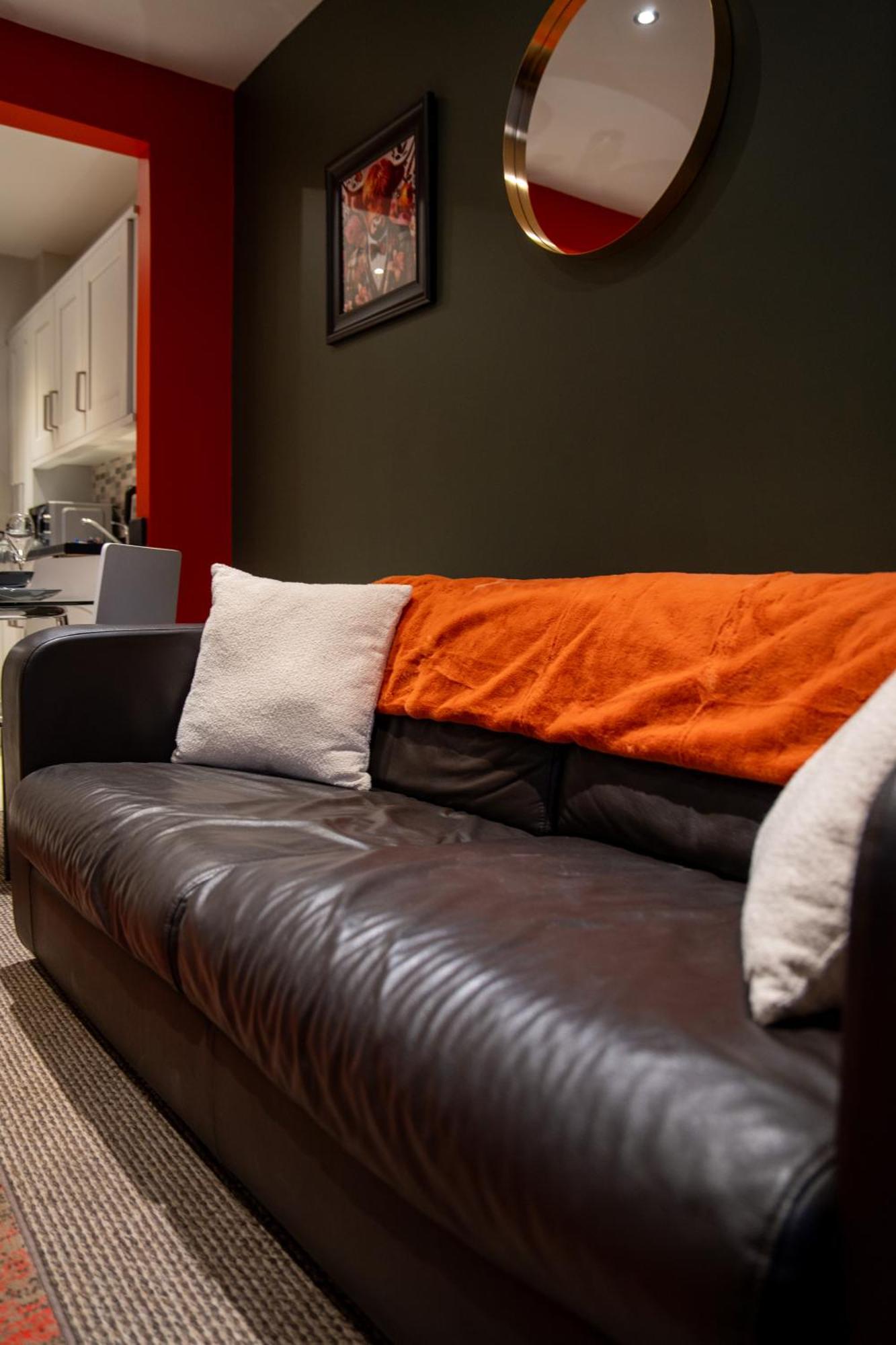 2 Bed Mid-terrace House With Free Parking Belfast
