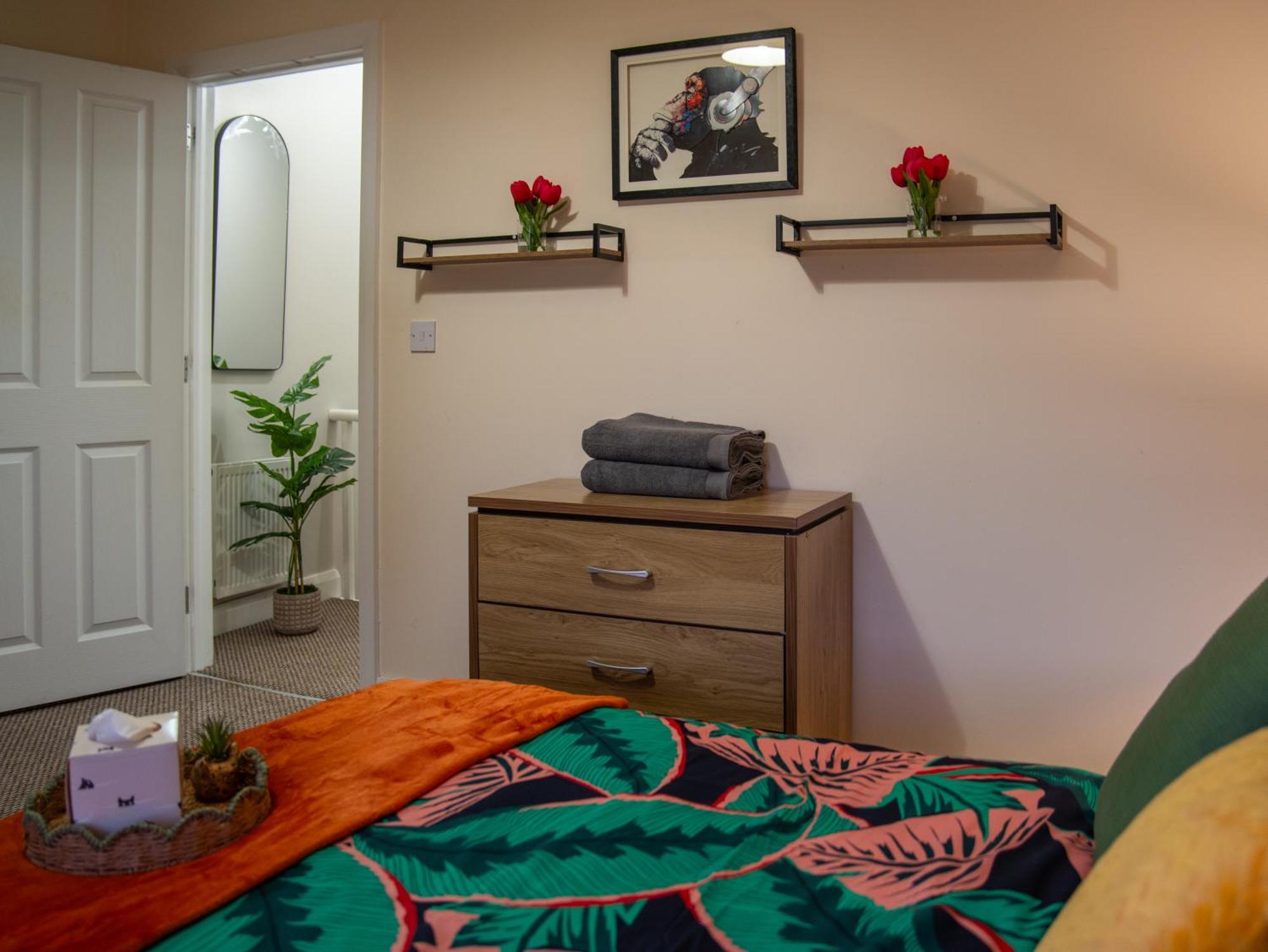 Apartment 2 Bed Mid-terrace House With Free Parking