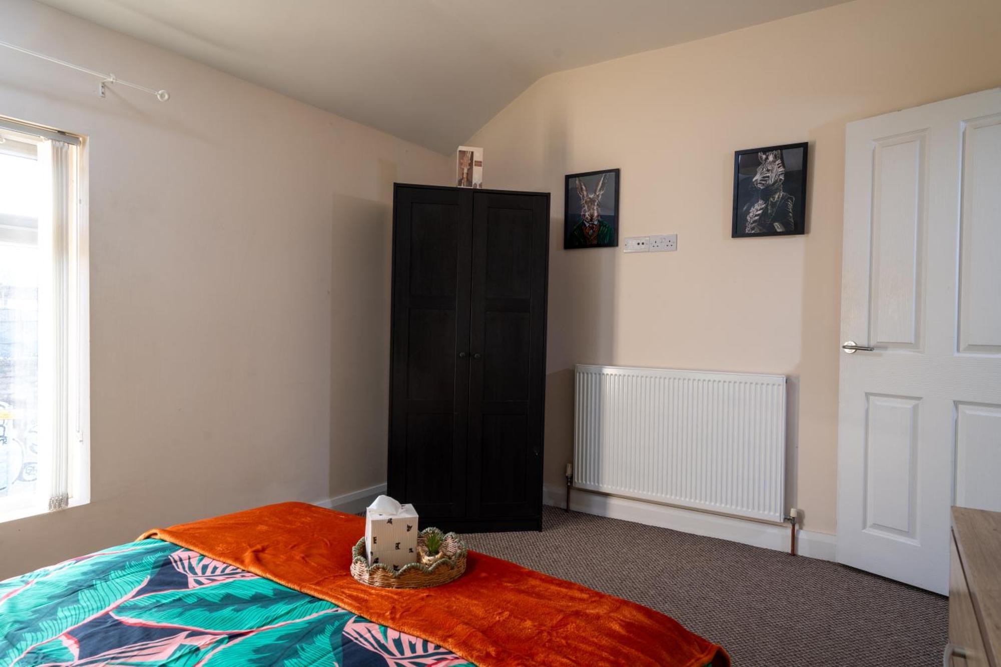Apartment 2 Bed Mid-terrace House With Free Parking