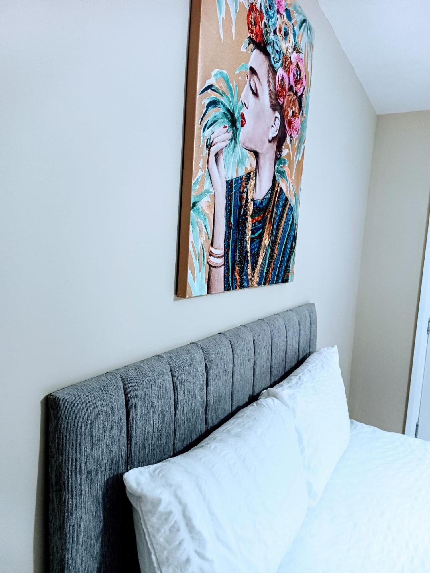 Modern House In Belfast, Street Parking, Sleeps 8 Apartment