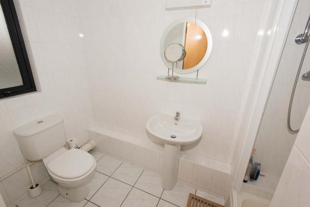Apartment 2 Bed 2 Bath, Cathedral Quarter, Free Parking - Clock Tower *