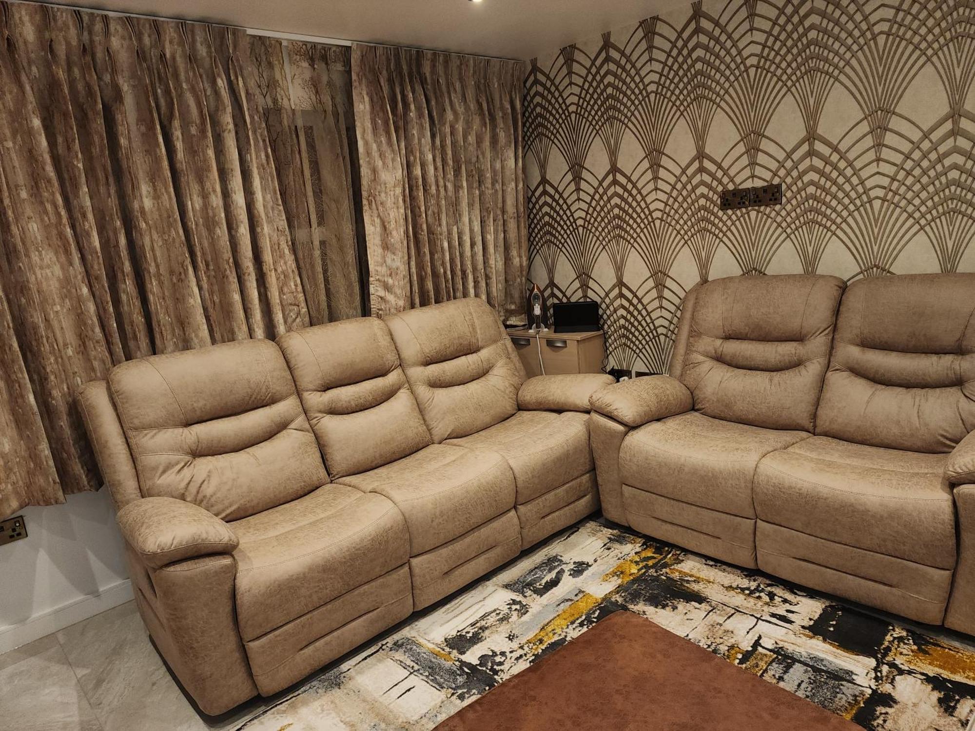 Centre Luxury House With Three Very Large Size Bedrooms * Belfast