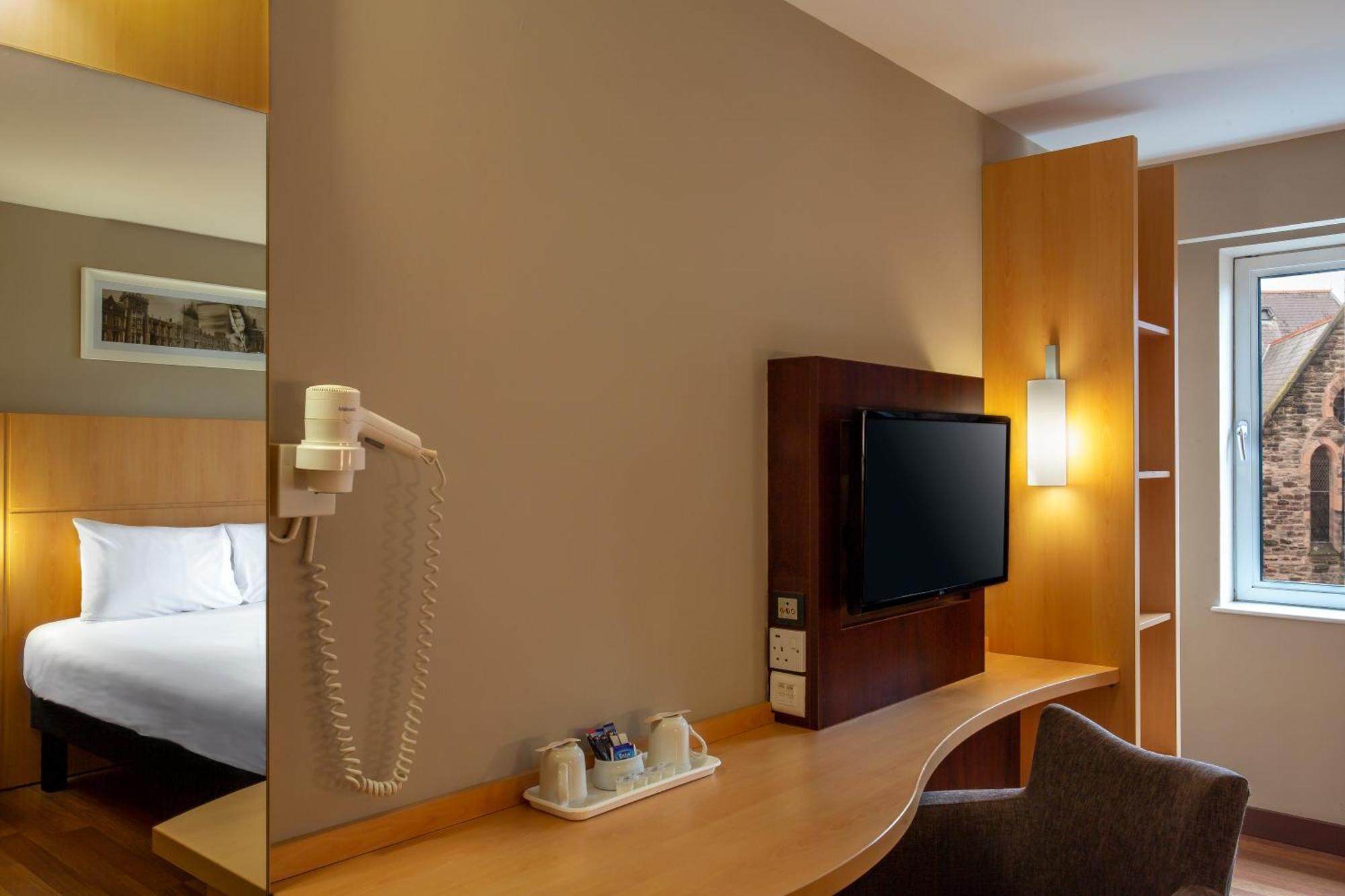 Ibis Queens Quarter Hotel Belfast