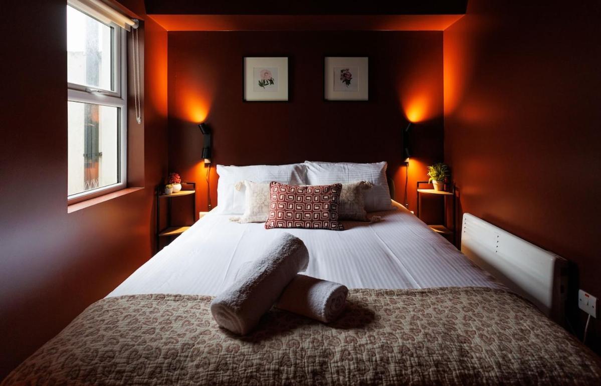 Upper Eastside - King Bed & Free Bikes Apartment