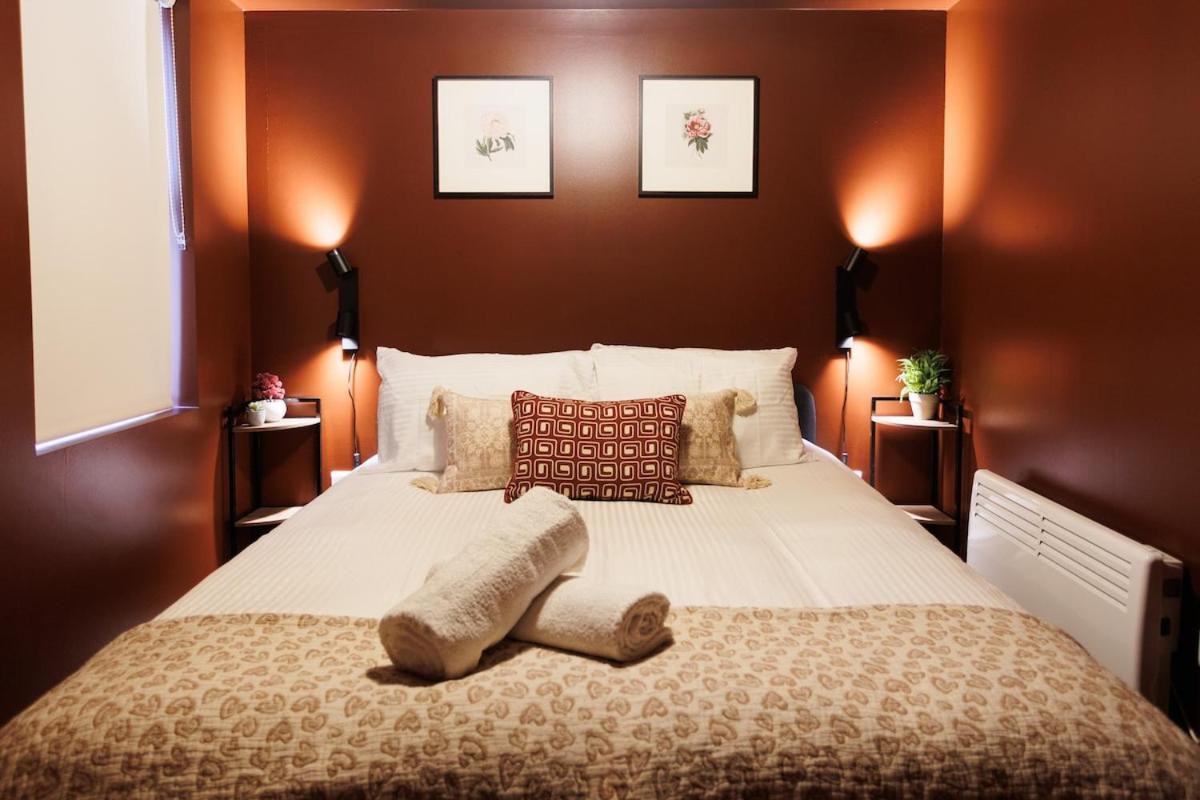 Upper Eastside - King Bed & Free Bikes *