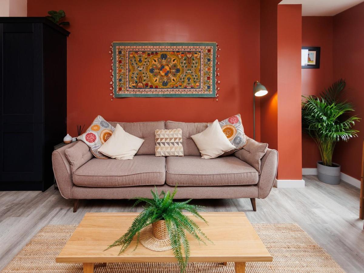Upper Eastside - King Bed & Free Bikes Apartment Belfast