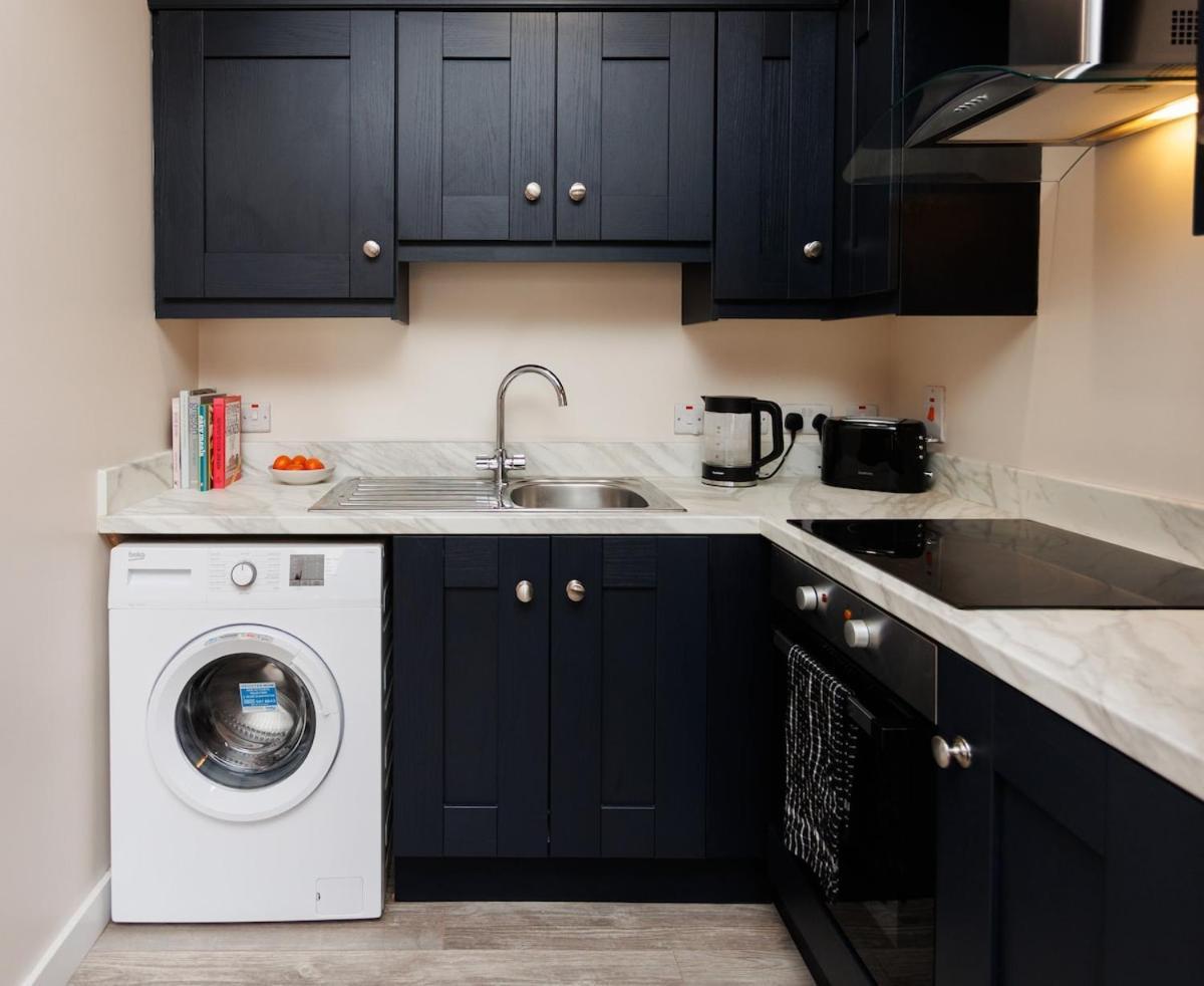 Upper Eastside - King Bed & Free Bikes Apartment *