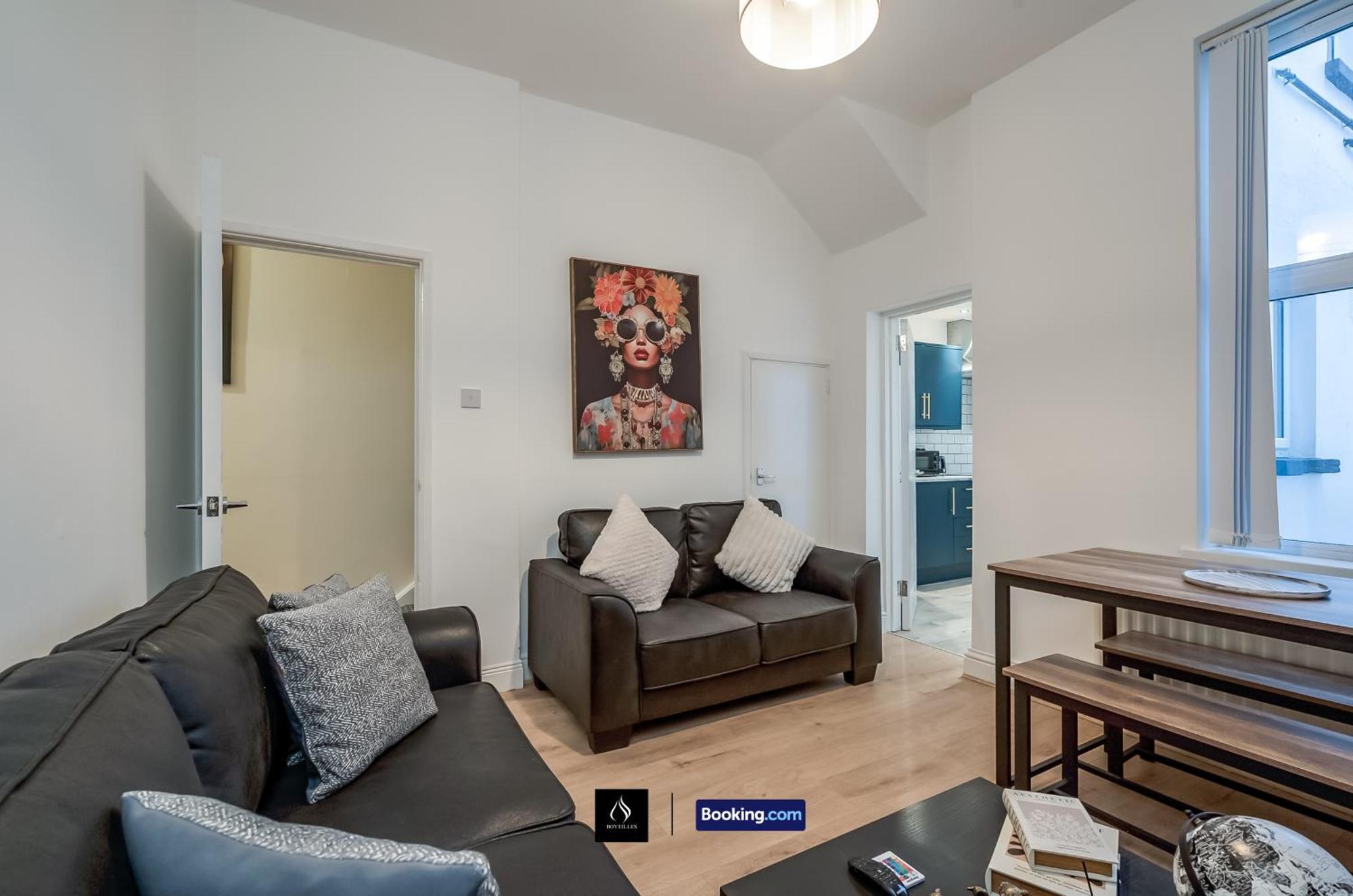 3 Bedrooms 1 Bath Centre By Boyeilles Short Lets & Serviced With Free Parking Belfast
