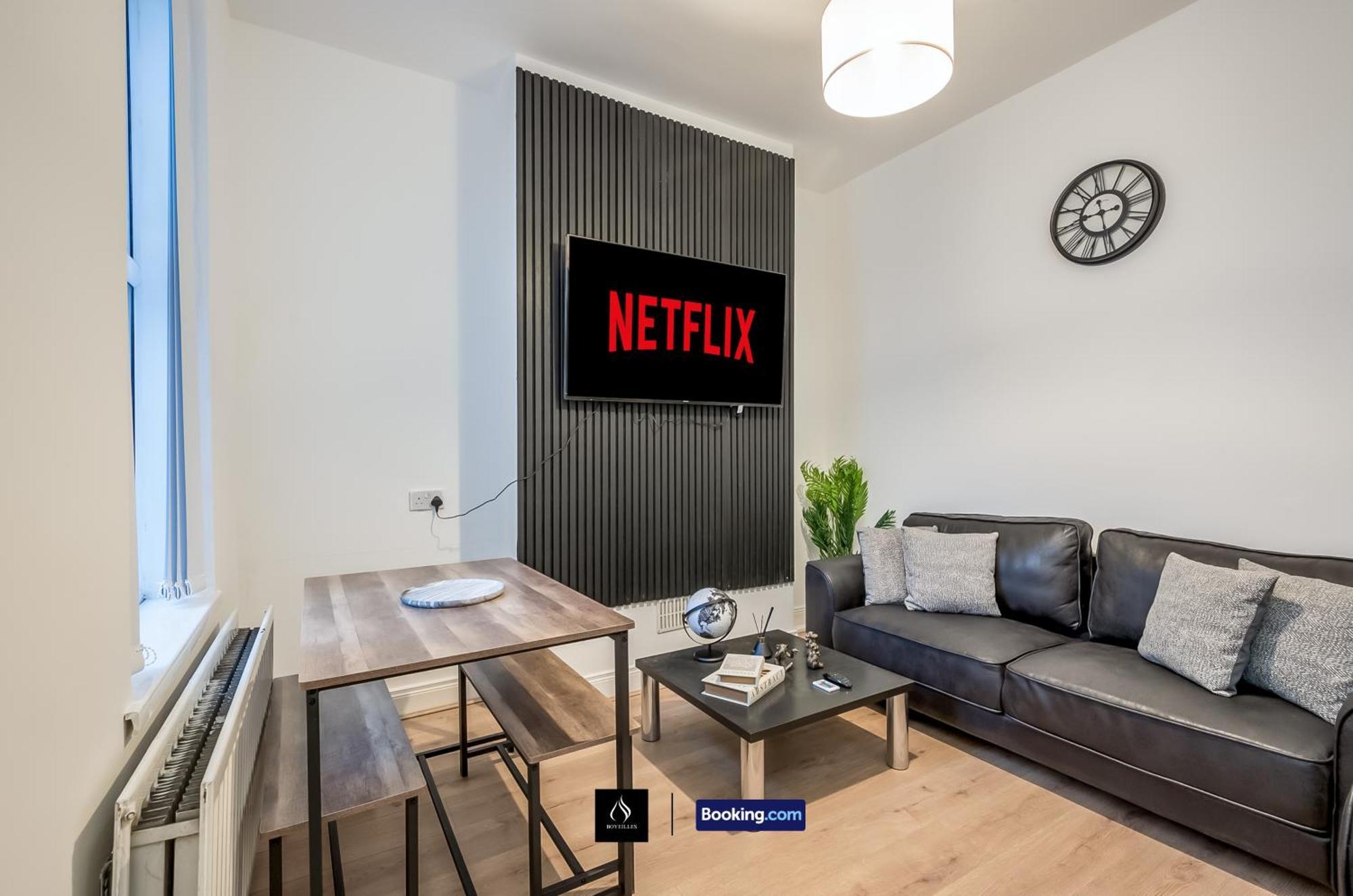 3 Bedrooms 1 Bath Centre By Boyeilles Short Lets & Serviced With Free Parking Belfast
