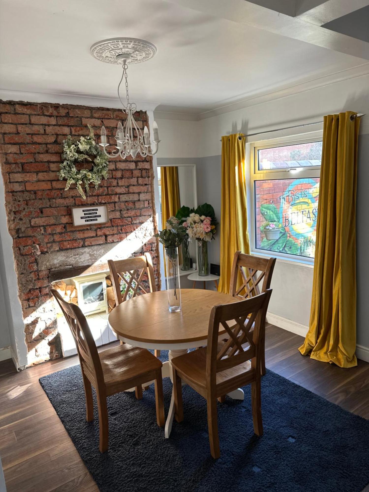 Holiday home Cosy Two Bed Terraced House 7min Drive From *