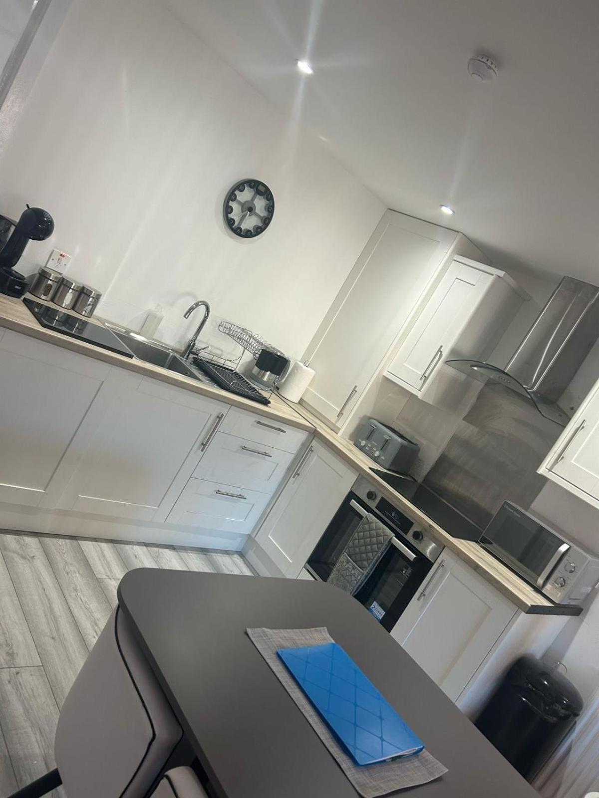 2 Bed Newly Renovated