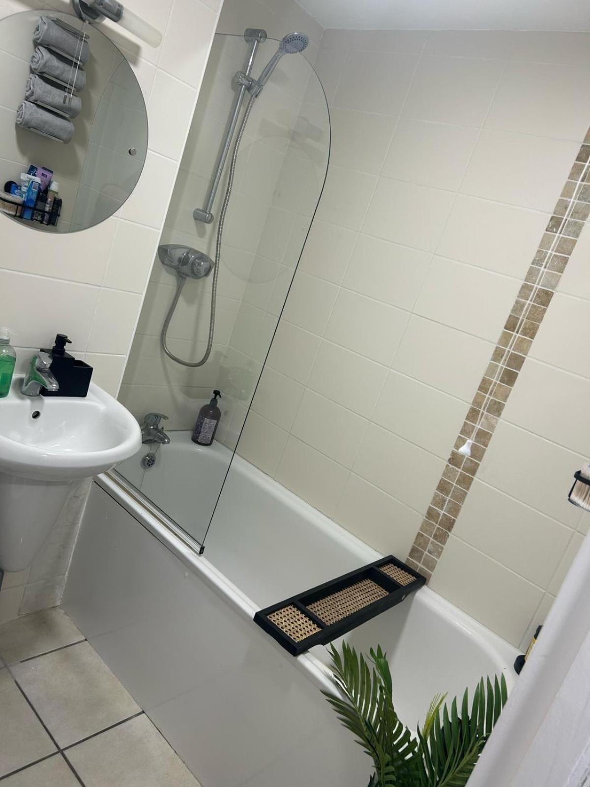 2 Bed Newly Renovated * Belfast