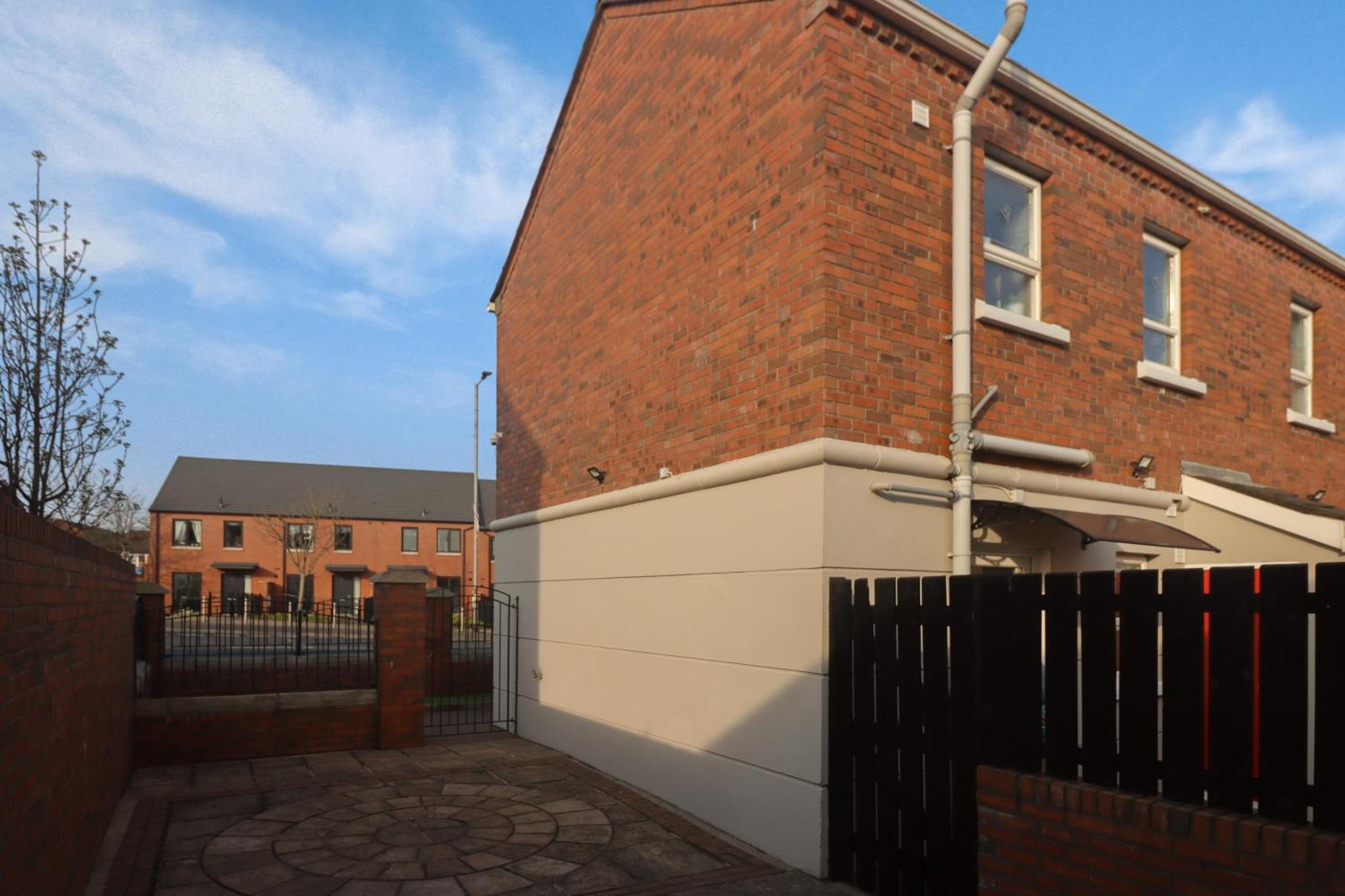 Villa Superb Large Bespoke 5 Star Detached Villa, Prime Location, Belfast